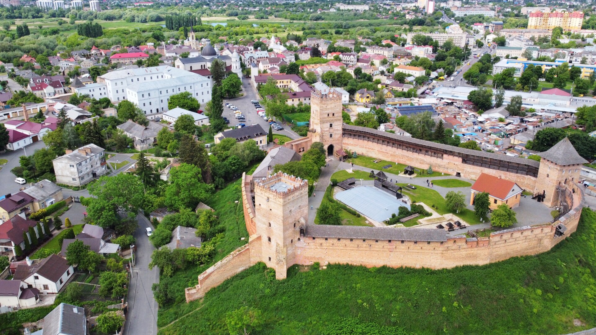 Šiuolaikinis Lucko pilies vaizdas
