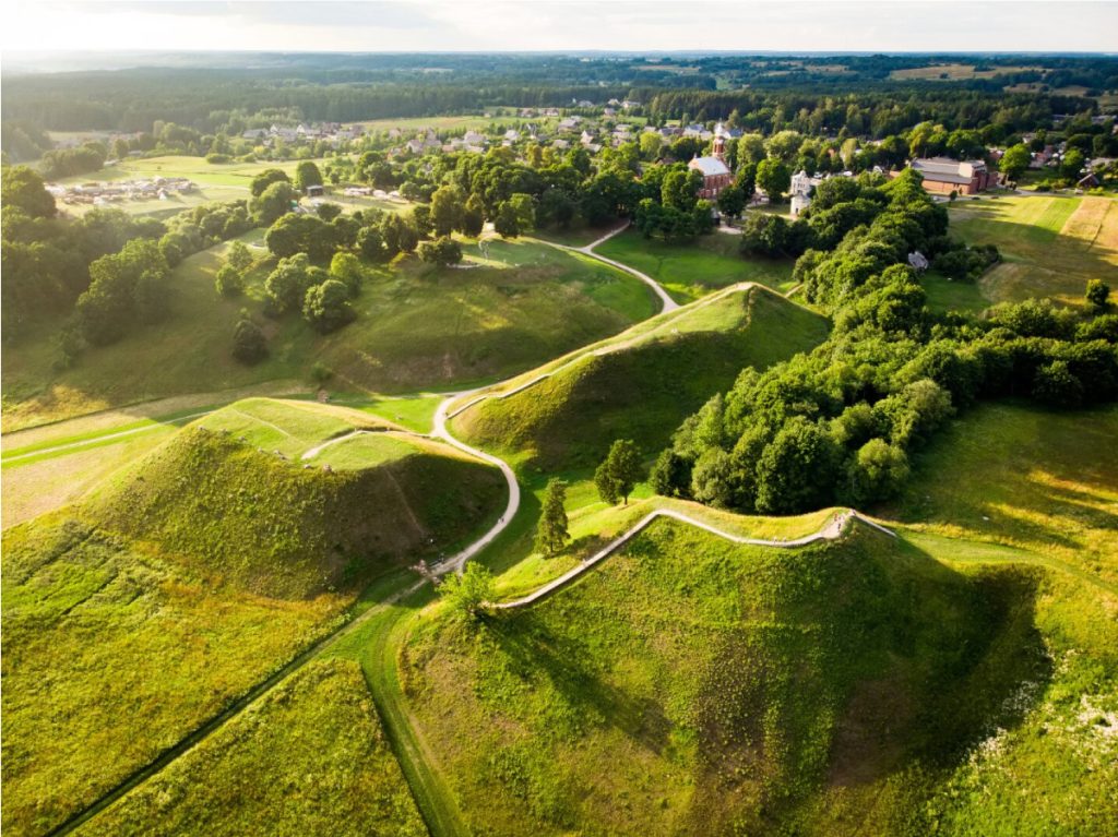 Kernavės piliakalniai